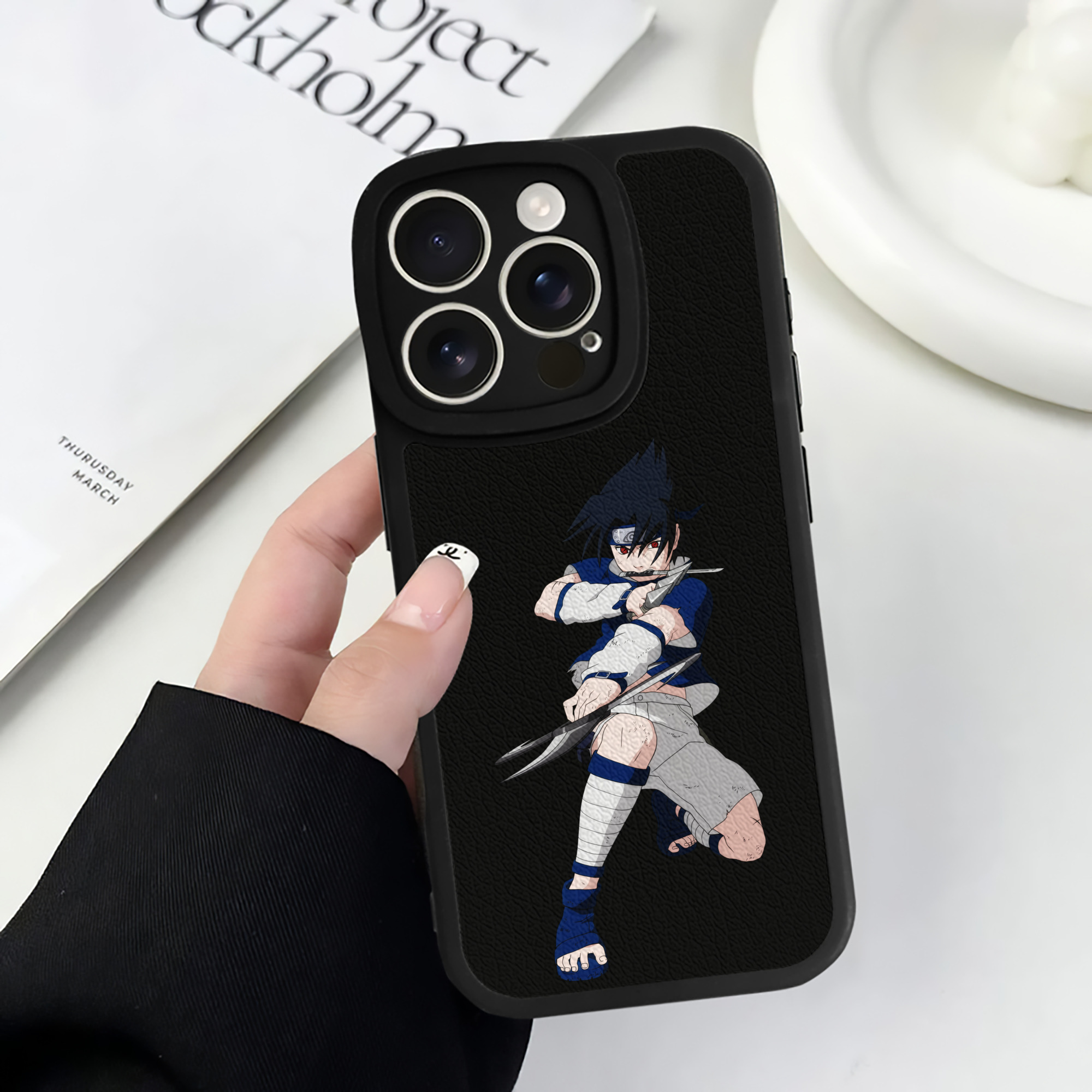 （画像用） NARUTO -ナルト- うちは サスケ Uchiha Sasuke 【iPhone 16シリーズ対応】シリコンスマホケース（レザー調） 材質：シリコン